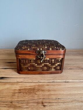 Vintage Handwoven rattan/bamboo keepsake box